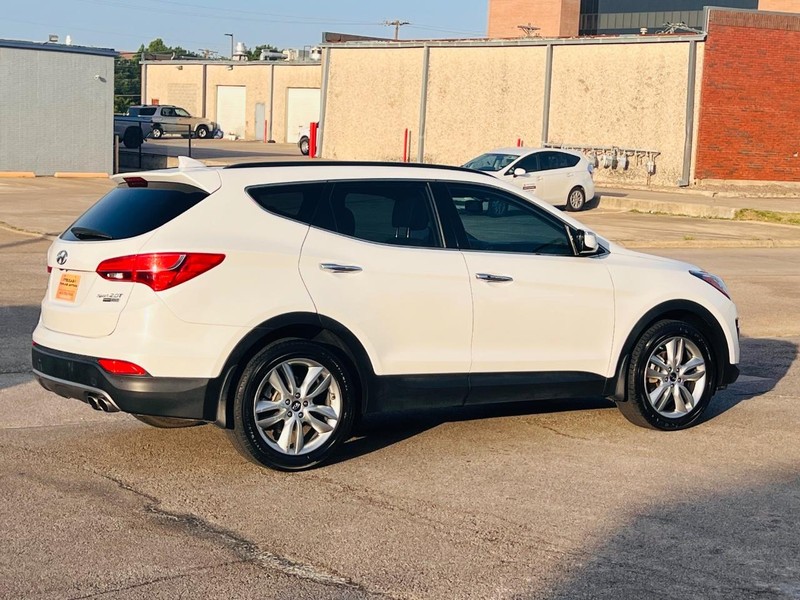 Hyundai Santa Fe Vehicle Full-screen Gallery Image 9