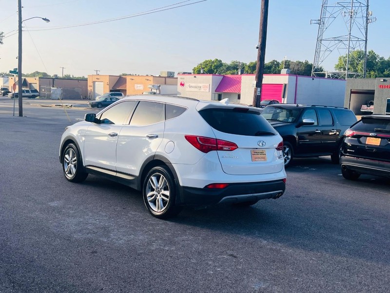 Hyundai Santa Fe Vehicle Full-screen Gallery Image 11