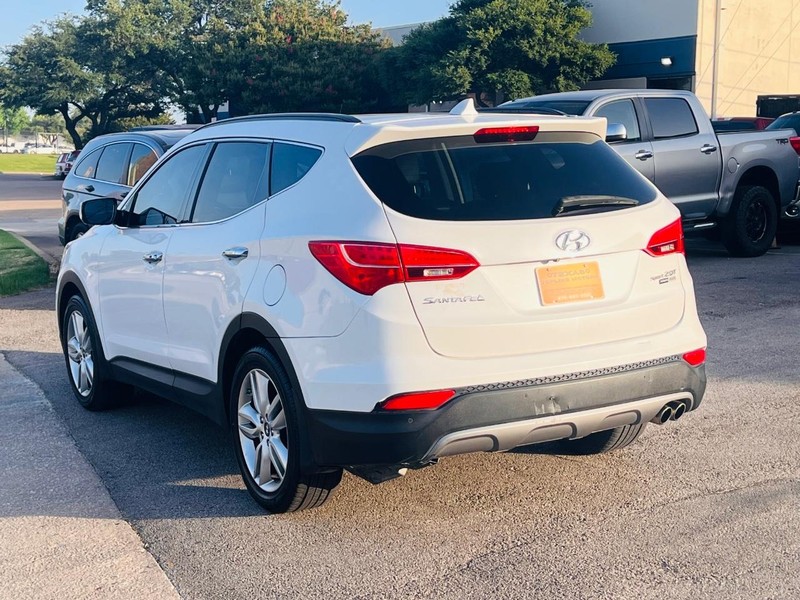 Hyundai Santa Fe Vehicle Full-screen Gallery Image 12