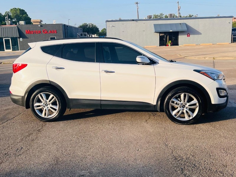 Hyundai Santa Fe Vehicle Full-screen Gallery Image 16