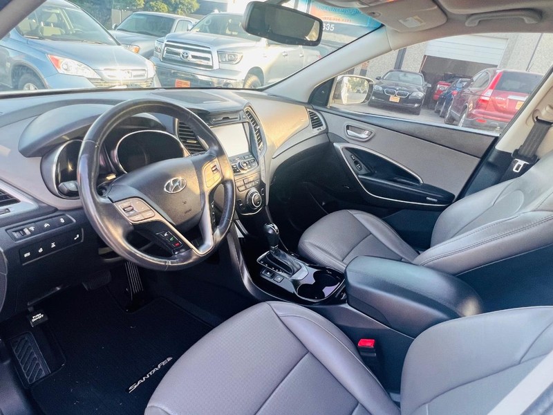 Hyundai Santa Fe Vehicle Full-screen Gallery Image 18