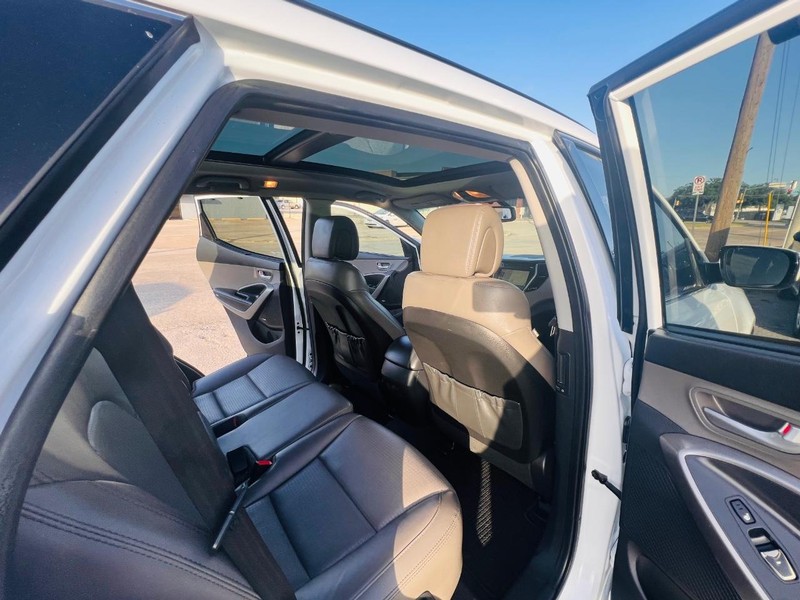 Hyundai Santa Fe Vehicle Full-screen Gallery Image 23