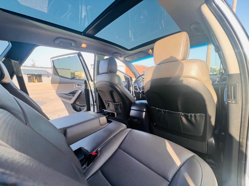 Hyundai Santa Fe Vehicle Full-screen Gallery Image 28