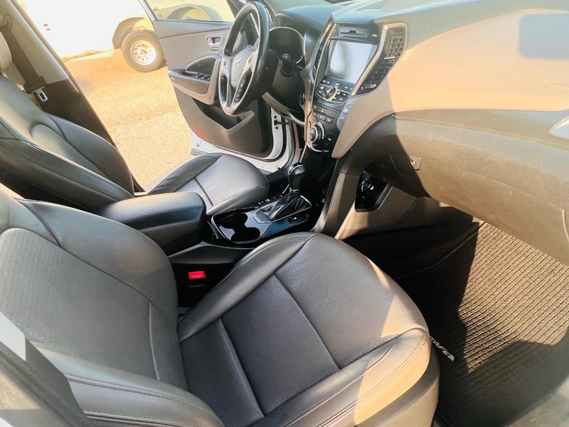 Hyundai Santa Fe Vehicle Full-screen Gallery Image 33