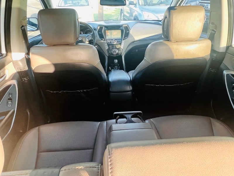 Hyundai Santa Fe Vehicle Full-screen Gallery Image 34