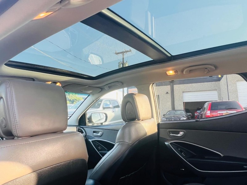 Hyundai Santa Fe Vehicle Full-screen Gallery Image 38