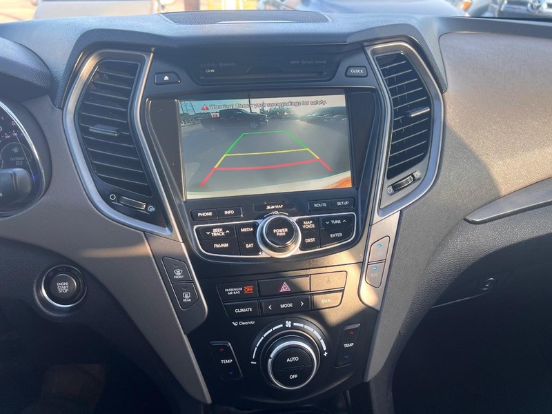 Hyundai Santa Fe Vehicle Full-screen Gallery Image 42