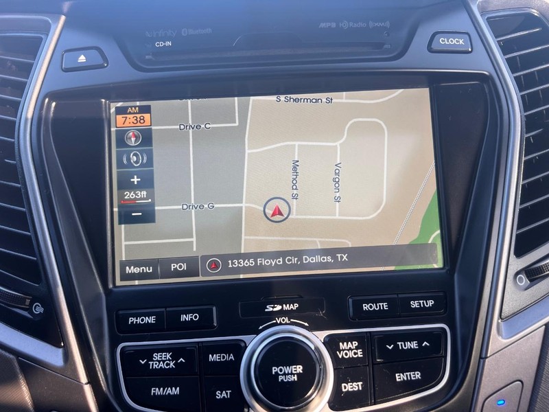 Hyundai Santa Fe Vehicle Full-screen Gallery Image 43