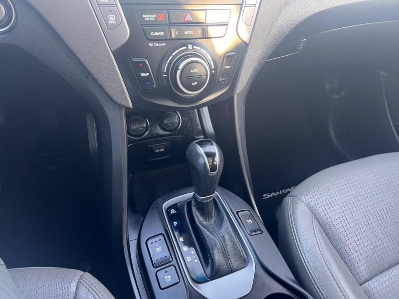 Hyundai Santa Fe Vehicle Full-screen Gallery Image 49