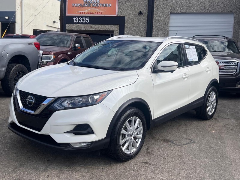 Nissan Rogue Sport Vehicle Full-screen Gallery Image 2