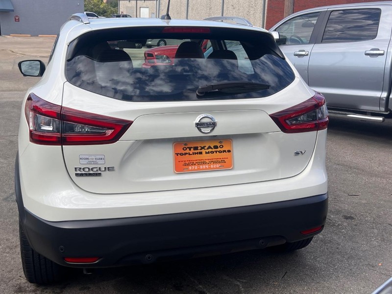 Nissan Rogue Sport Vehicle Full-screen Gallery Image 6