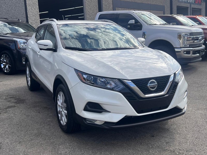 Nissan Rogue Sport Vehicle Full-screen Gallery Image 10