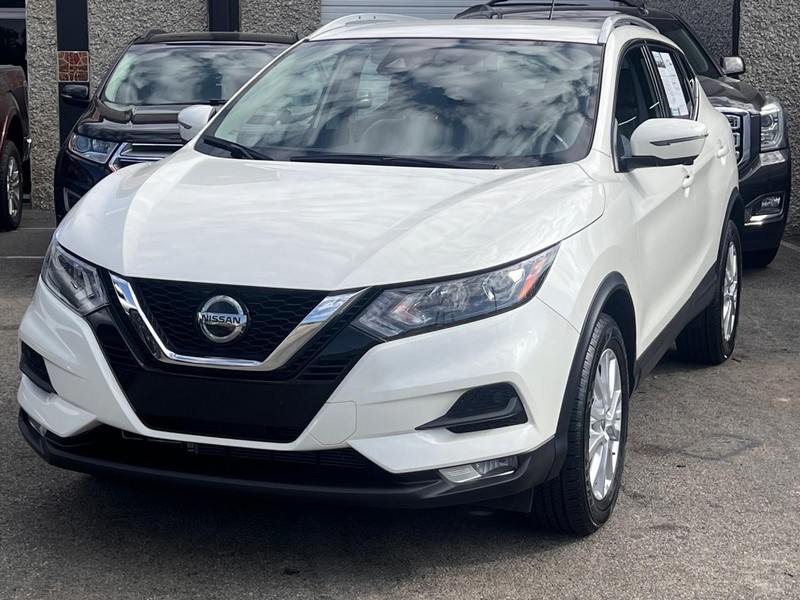 Nissan Rogue Sport Vehicle Full-screen Gallery Image 11