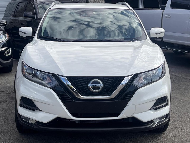 Nissan Rogue Sport Vehicle Full-screen Gallery Image 12