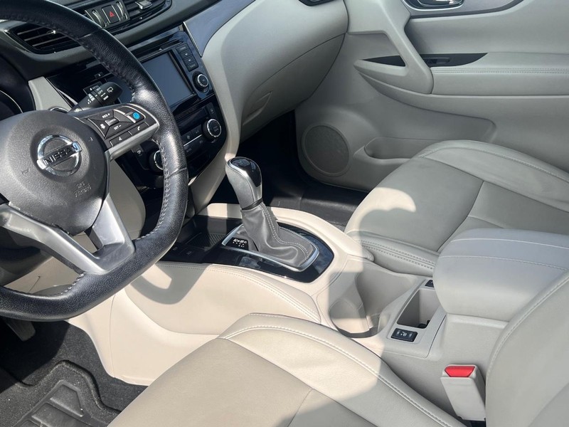 Nissan Rogue Sport Vehicle Full-screen Gallery Image 14