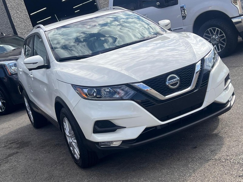 Nissan Rogue Sport Vehicle Full-screen Gallery Image 16