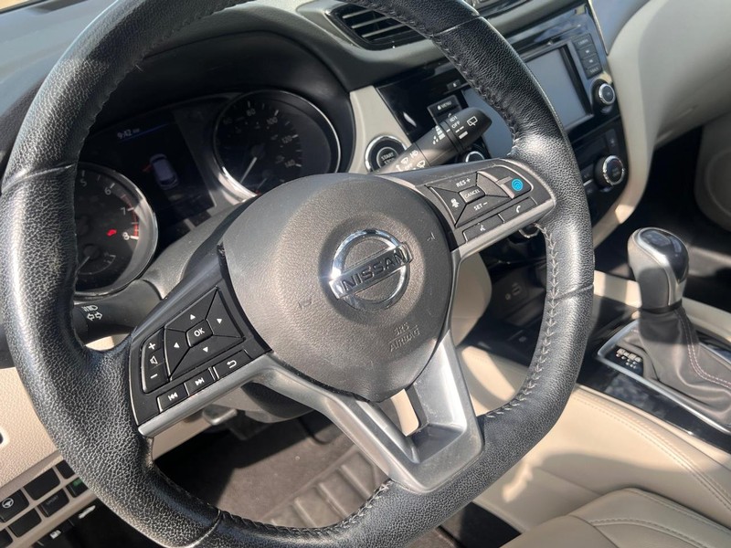 Nissan Rogue Sport Vehicle Full-screen Gallery Image 17