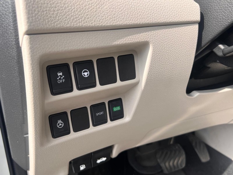 Nissan Rogue Sport Vehicle Full-screen Gallery Image 18