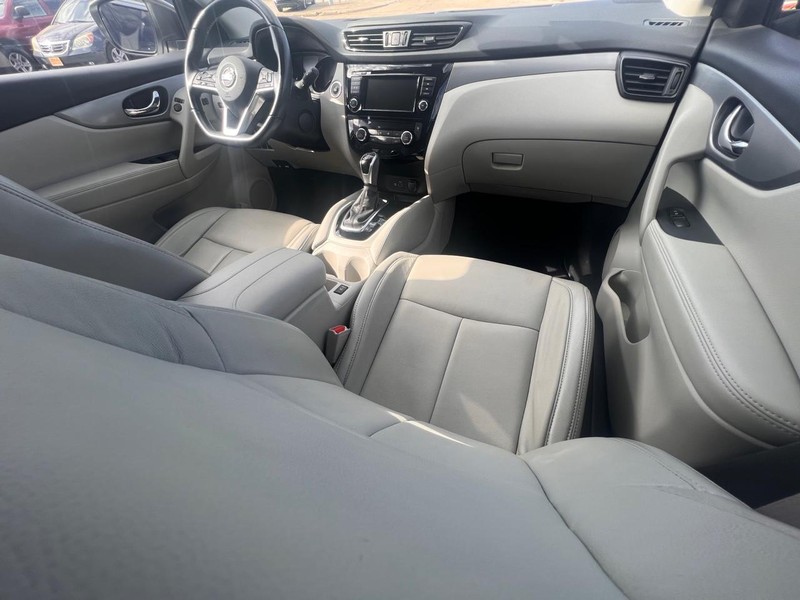 Nissan Rogue Sport Vehicle Full-screen Gallery Image 26