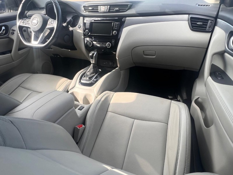 Nissan Rogue Sport Vehicle Full-screen Gallery Image 27