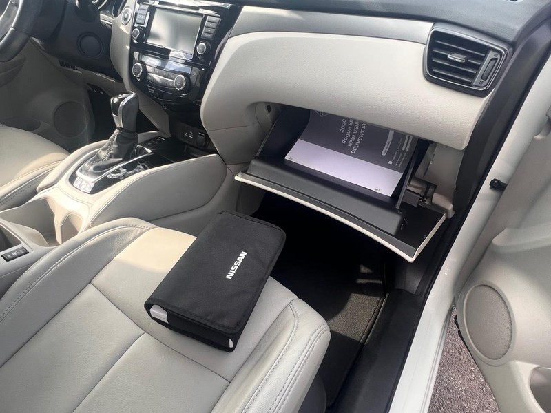 Nissan Rogue Sport Vehicle Full-screen Gallery Image 30