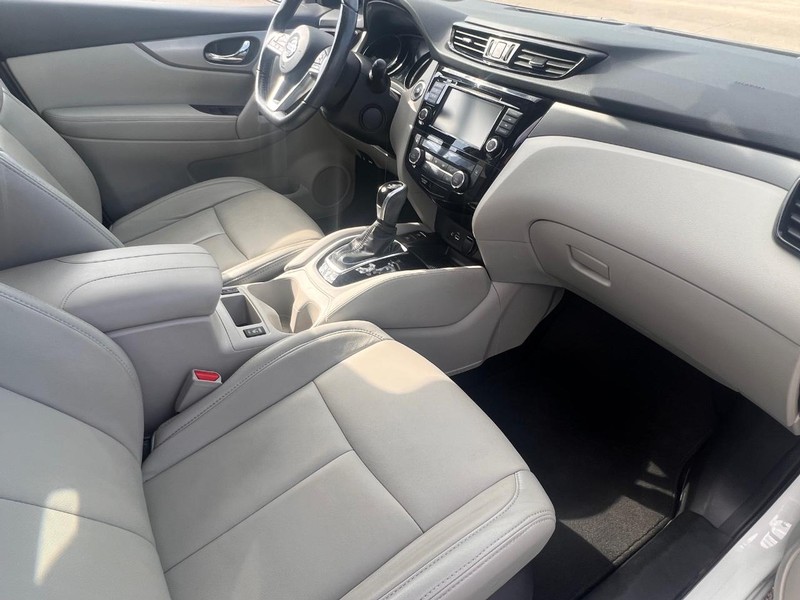 Nissan Rogue Sport Vehicle Full-screen Gallery Image 31