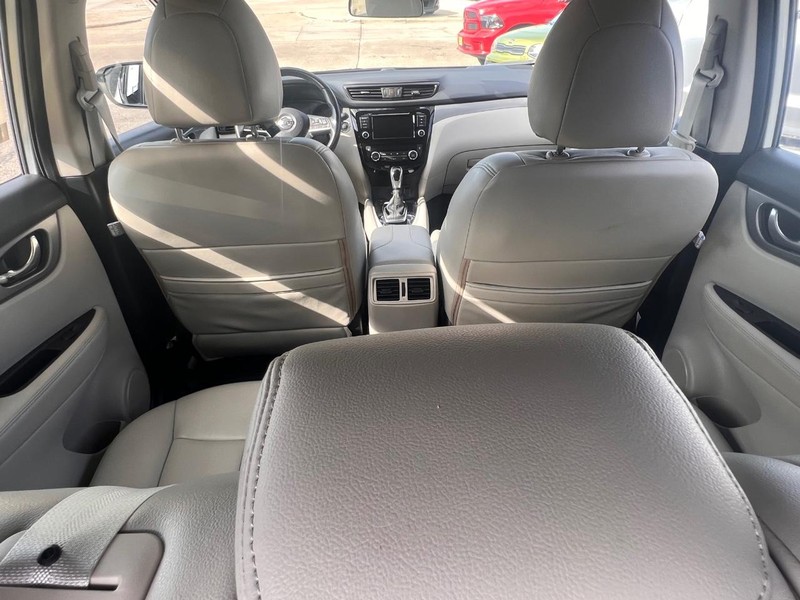 Nissan Rogue Sport Vehicle Full-screen Gallery Image 33