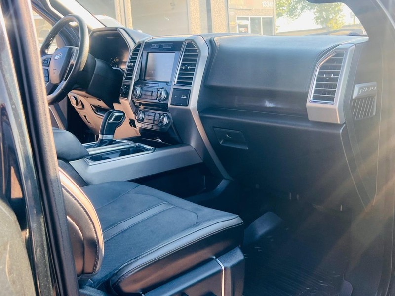 Ford F-150 Vehicle Full-screen Gallery Image 25