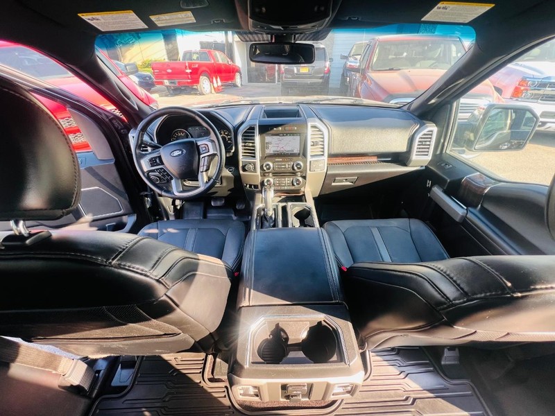 Ford F-150 Vehicle Full-screen Gallery Image 26