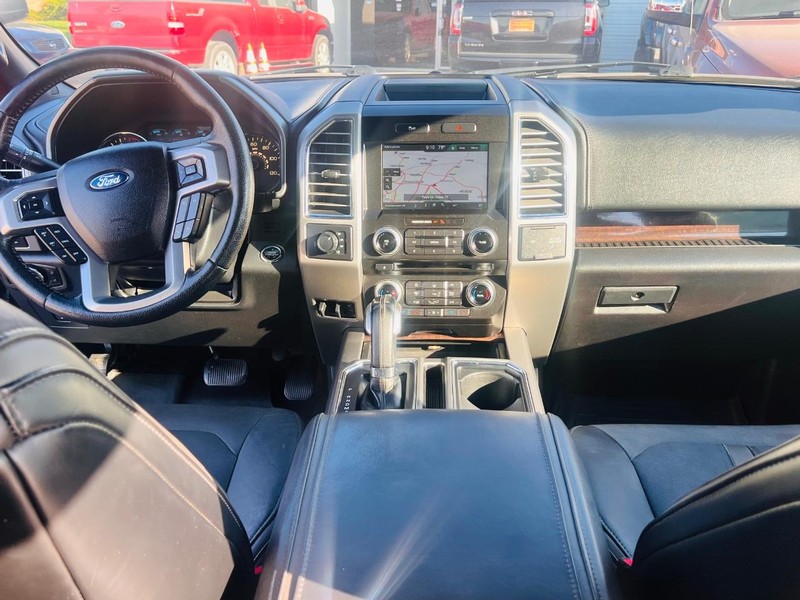 Ford F-150 Vehicle Full-screen Gallery Image 31