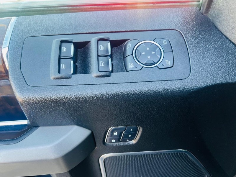 Ford F-150 Vehicle Full-screen Gallery Image 46