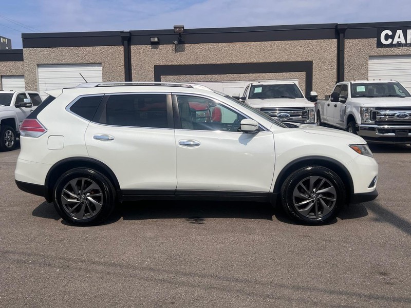 Nissan Rogue Vehicle Full-screen Gallery Image 7