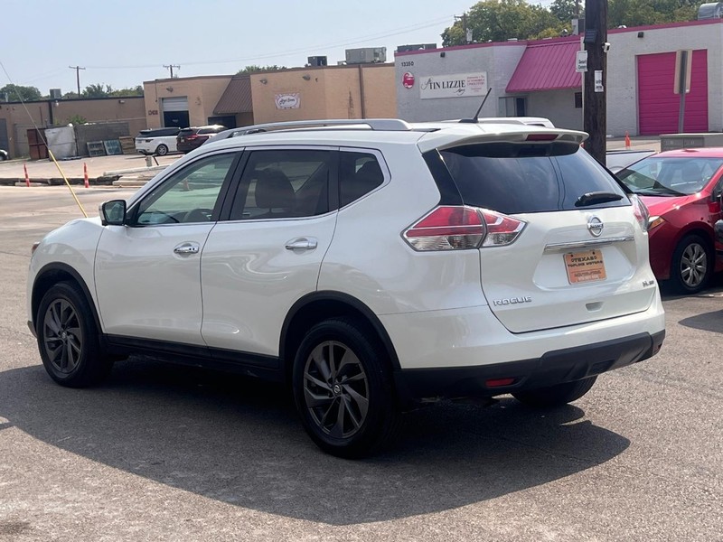 Nissan Rogue Vehicle Full-screen Gallery Image 8