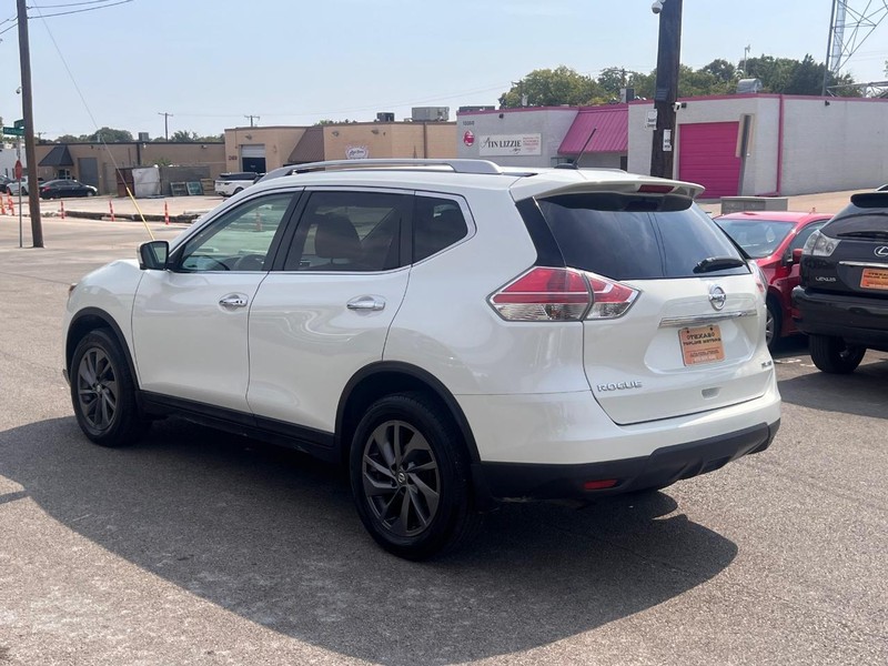 Nissan Rogue Vehicle Full-screen Gallery Image 9