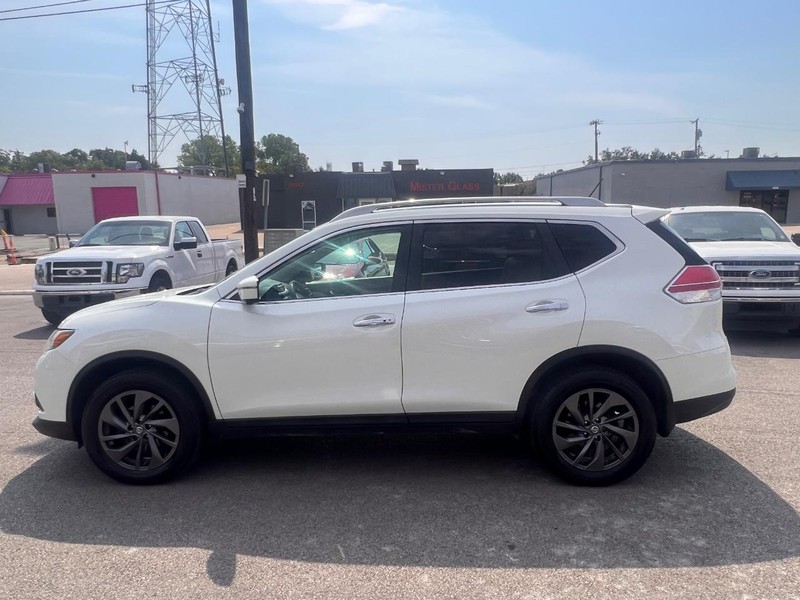 Nissan Rogue Vehicle Full-screen Gallery Image 10