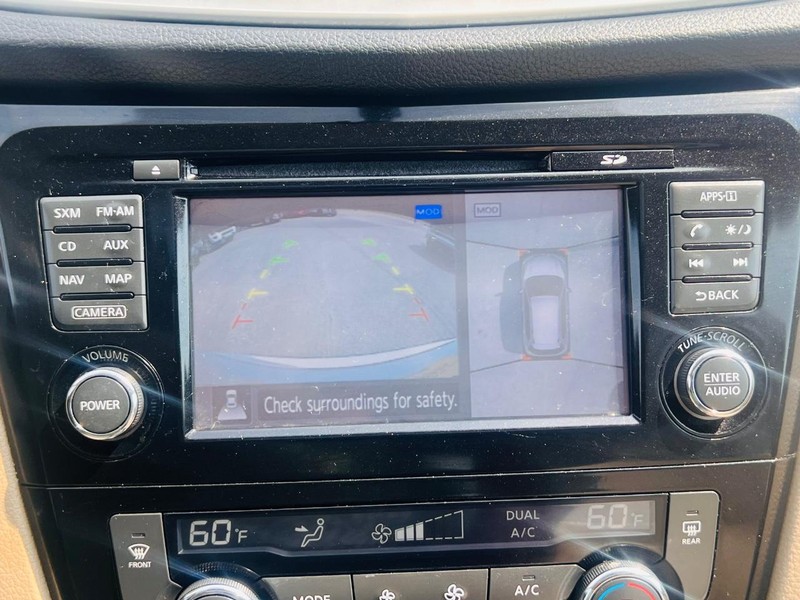 Nissan Rogue Vehicle Full-screen Gallery Image 34
