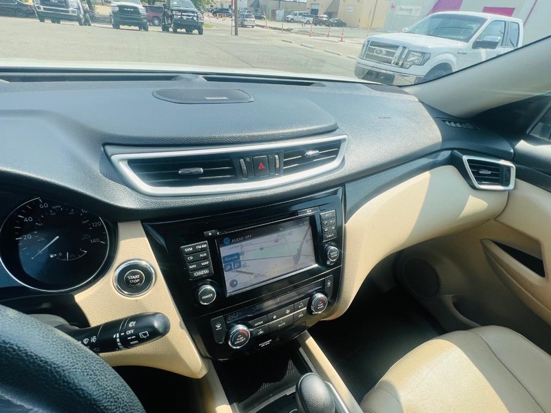Nissan Rogue Vehicle Full-screen Gallery Image 36