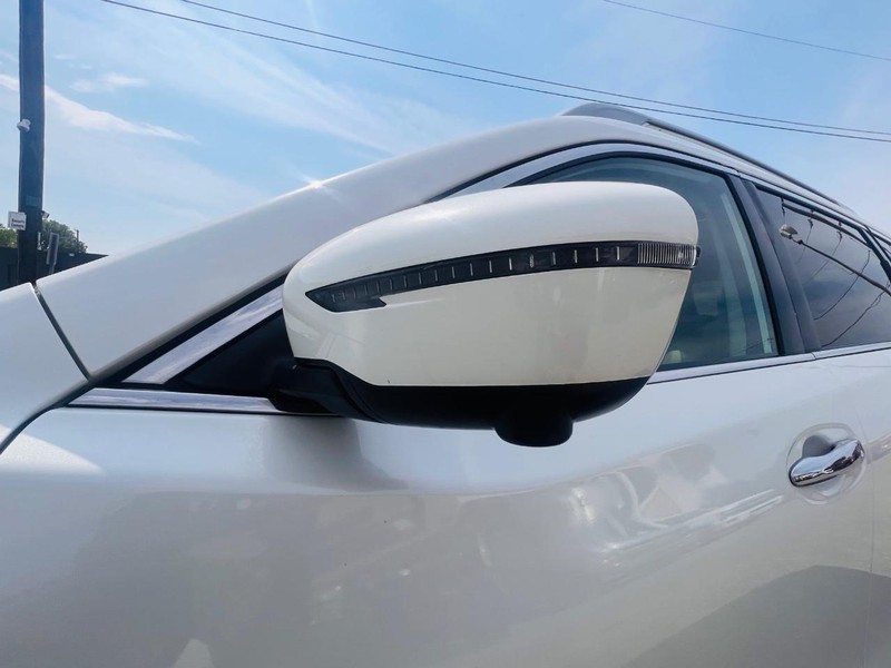 Nissan Rogue Vehicle Full-screen Gallery Image 40