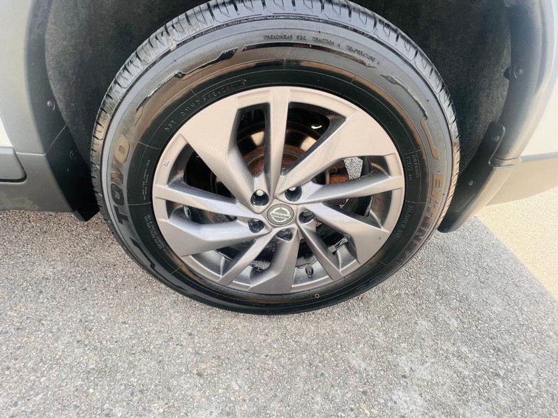 Nissan Rogue Vehicle Full-screen Gallery Image 42