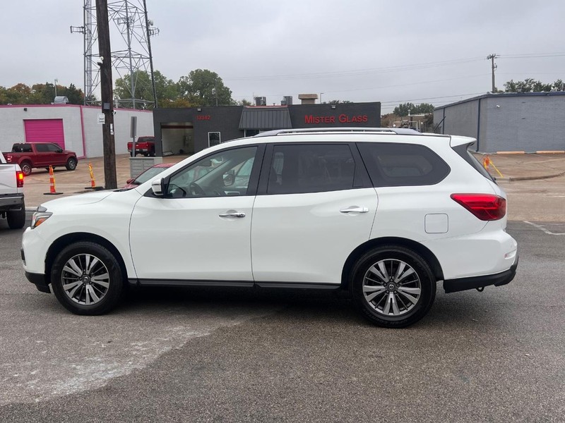 Nissan Pathfinder Vehicle Full-screen Gallery Image 10