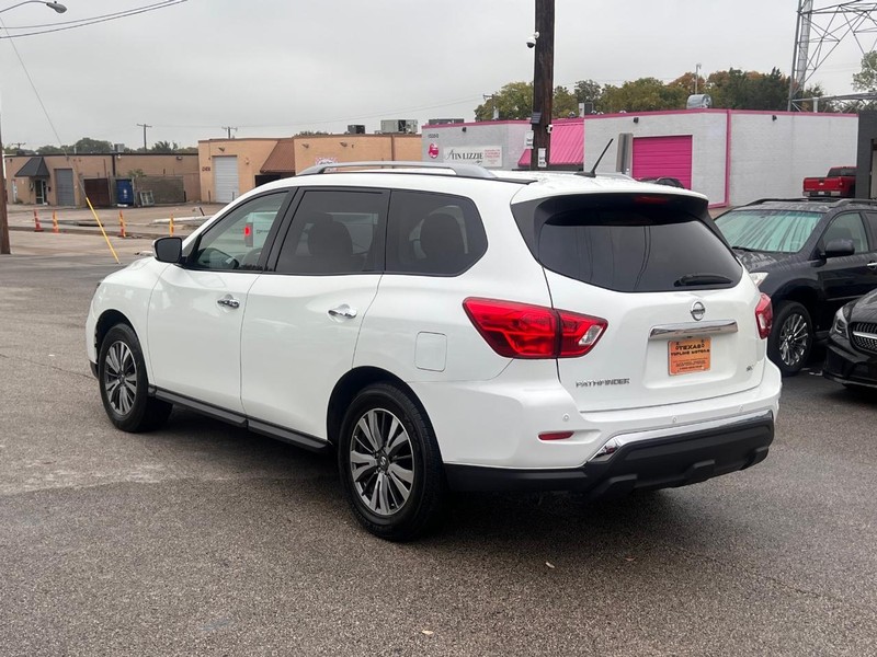 Nissan Pathfinder Vehicle Full-screen Gallery Image 12