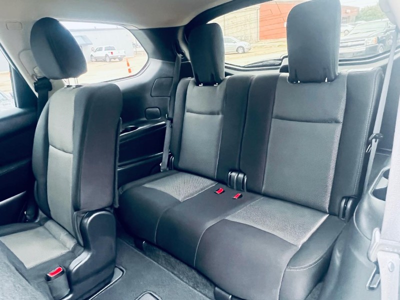 Nissan Pathfinder Vehicle Full-screen Gallery Image 19