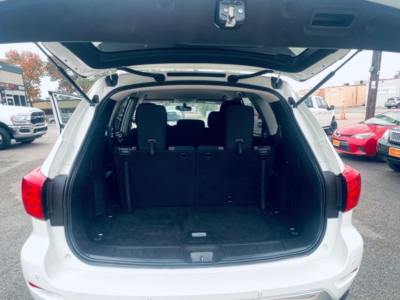 Nissan Pathfinder Vehicle Full-screen Gallery Image 33