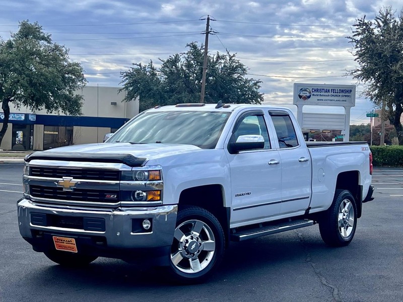 Chevrolet Silverado 2500HD Vehicle Full-screen Gallery Image 4