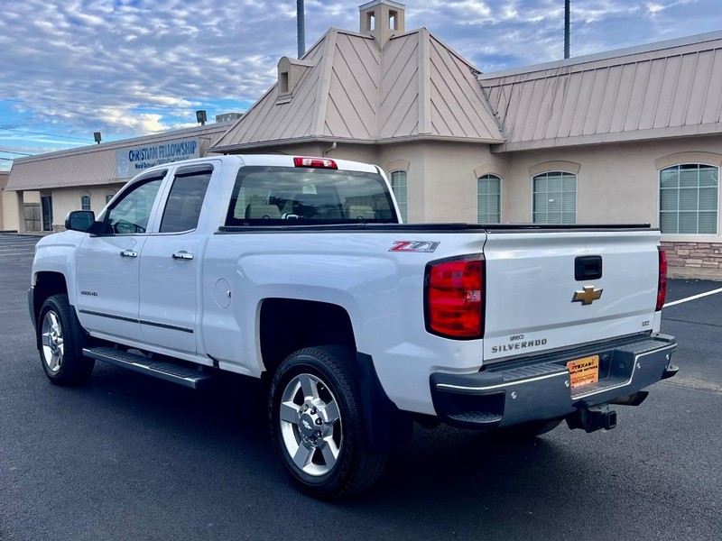Chevrolet Silverado 2500HD Vehicle Full-screen Gallery Image 6