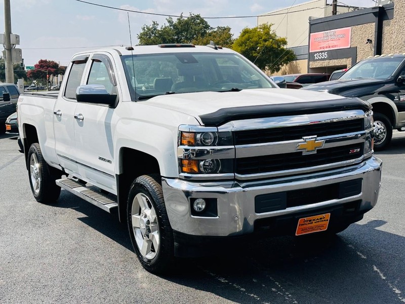 Chevrolet Silverado 2500HD Vehicle Full-screen Gallery Image 10