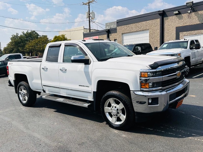 Chevrolet Silverado 2500HD Vehicle Full-screen Gallery Image 11
