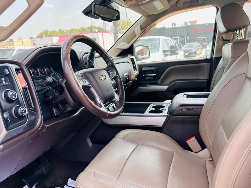 Chevrolet Silverado 2500HD Vehicle Full-screen Gallery Image 16