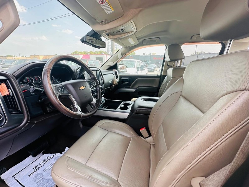 Chevrolet Silverado 2500HD Vehicle Full-screen Gallery Image 17