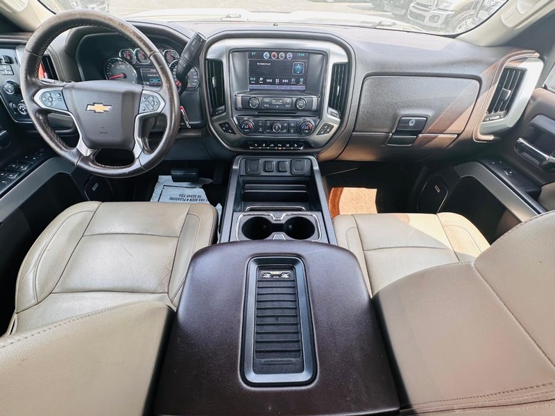 Chevrolet Silverado 2500HD Vehicle Full-screen Gallery Image 22